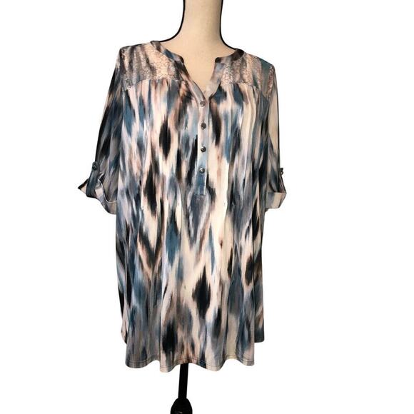 Cocomo Woman Tops - Tunic Top Size XL Lace Pleated Slinky Stretchy Knit Short Sleeve Blue Neutral
